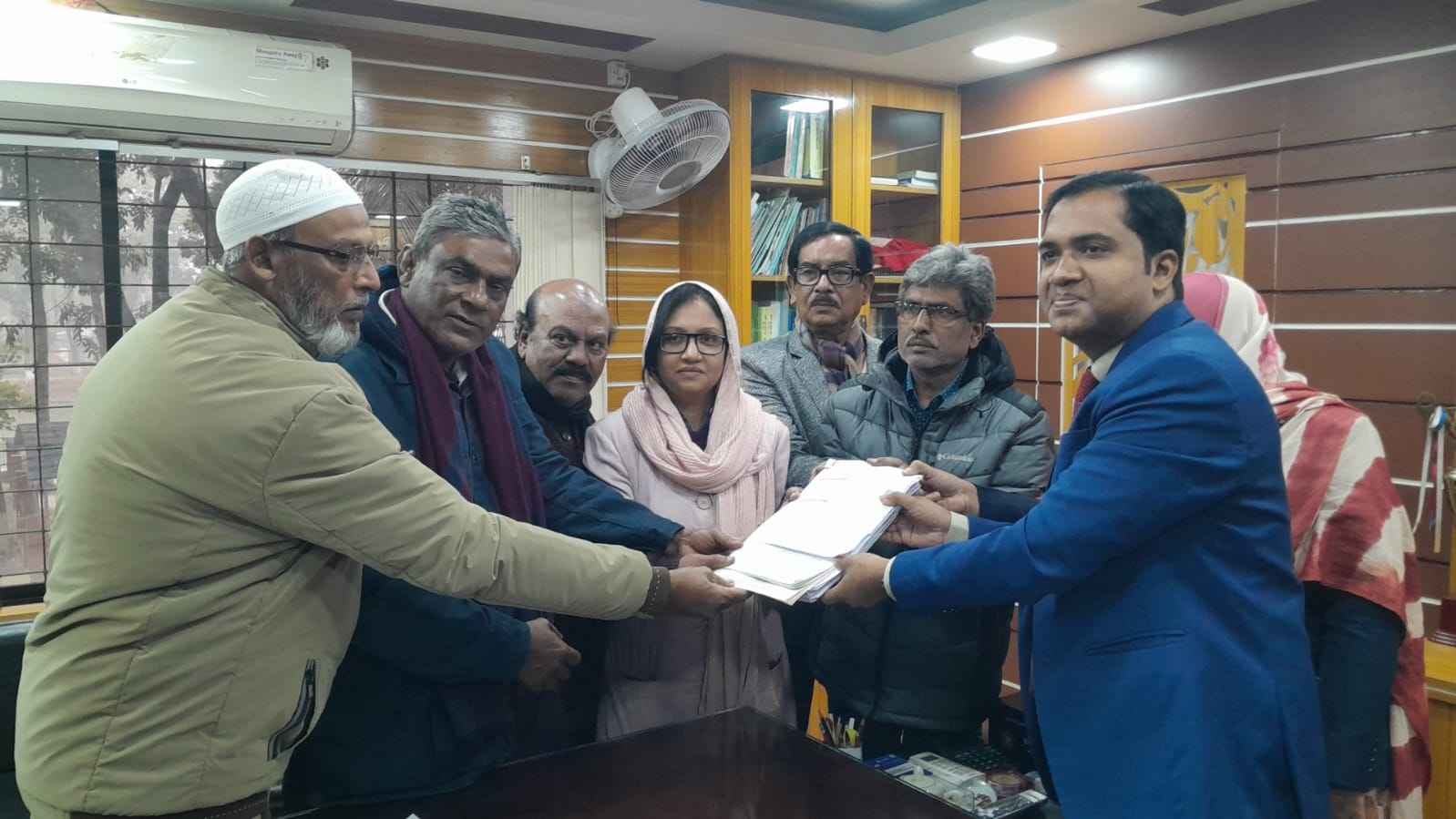 নাটোর-১ আসনে মনোনয়নপত্র জমা দিলেন বিএনপির প্রার্থী পুতুল