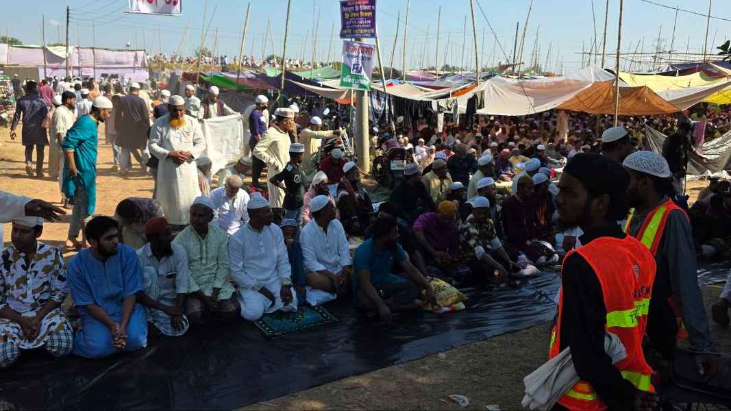 ফেনীর বিভাগীয় ইজতেমায় জুমার নামাজে মুসল্লির ঢল