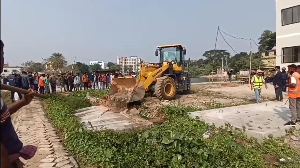 Jhenihd_aland_recocvery_phto