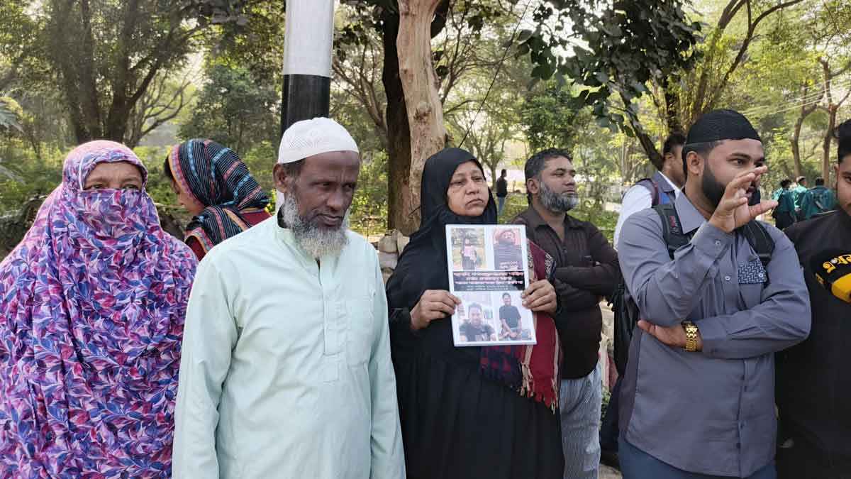 অজ্ঞাত শহীদদের পরিচয় শনাক্তে লাশ উত্তোলন শুরু, স্বজনদের ভিড়
