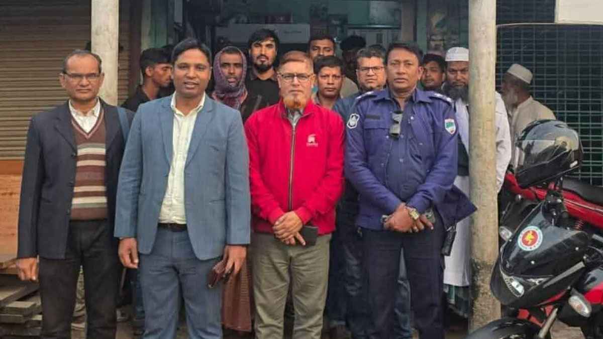 কুমারখালীতে সার ডিলারসহ ৩ ব্যবসায়ীকে জরিমানা