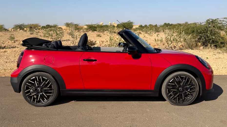 মিনি কুপার এস কনভার্টিবল গাড়ি বাজারে এলো, দাম আকাশচুম্বী