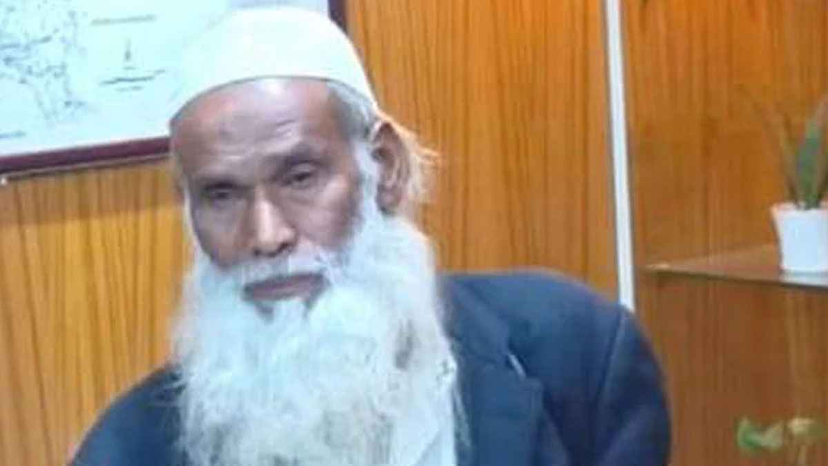 বঞ্চনার কষ্ট থেকে ভোটে দাঁড়ালেন ত্রিশালের ভিক্ষুক মুনসুর