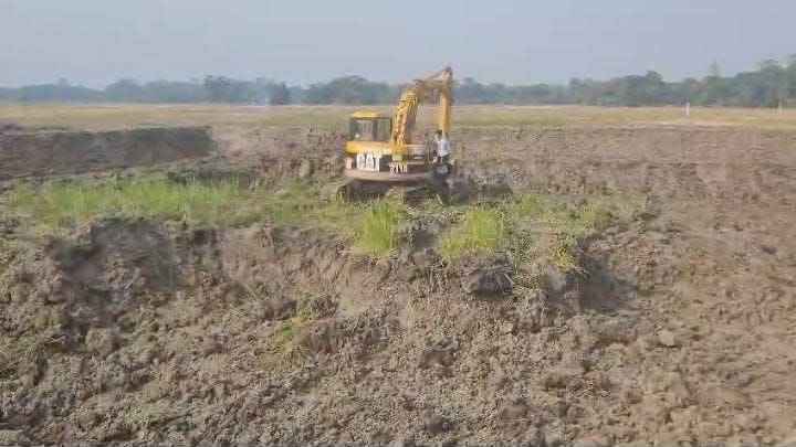 মাদারীপুরে ফসলি জমিতে পুকুর খননের চেষ্টা, ভ্রাম্যমাণ আদালতে জরিমানা