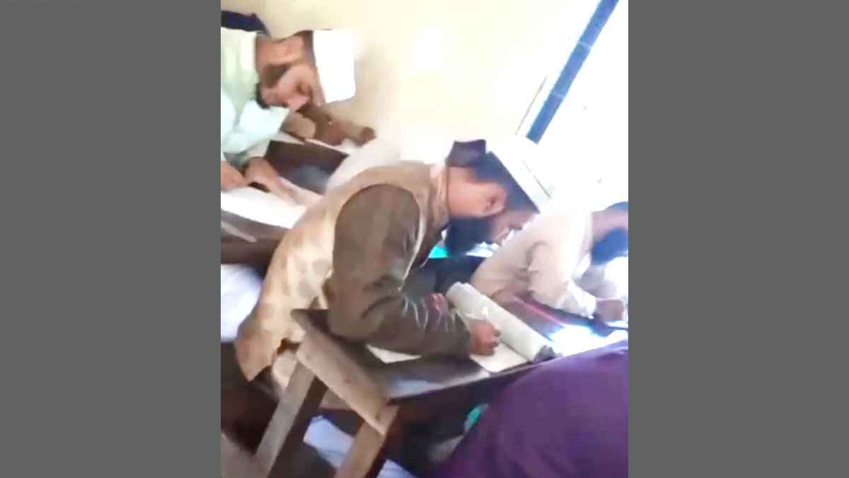 কুমিল্লায় প্রকাশ্যে বই দেখে অনার্স পরীক্ষা দিলেন শিক্ষার্থীরা!