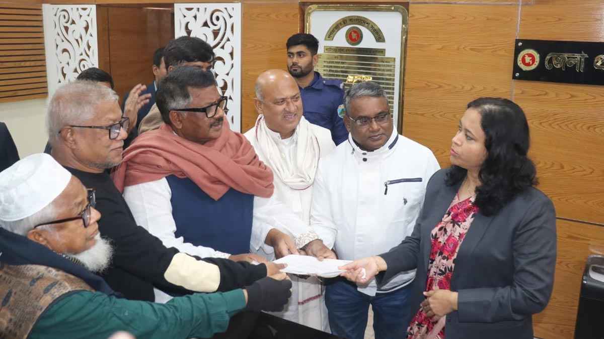 নাটোর-২ আসনে মনোনয়নপত্র জমা দিলেন বিএনপির প্রার্থী দুলু