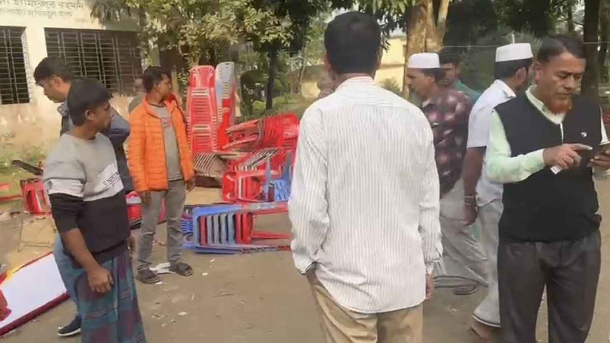 নোয়াখালীতে বরকত উল্লাহ বুলুর নির্বাচনী কমিটির সভায় হামলা-ভাঙচুর