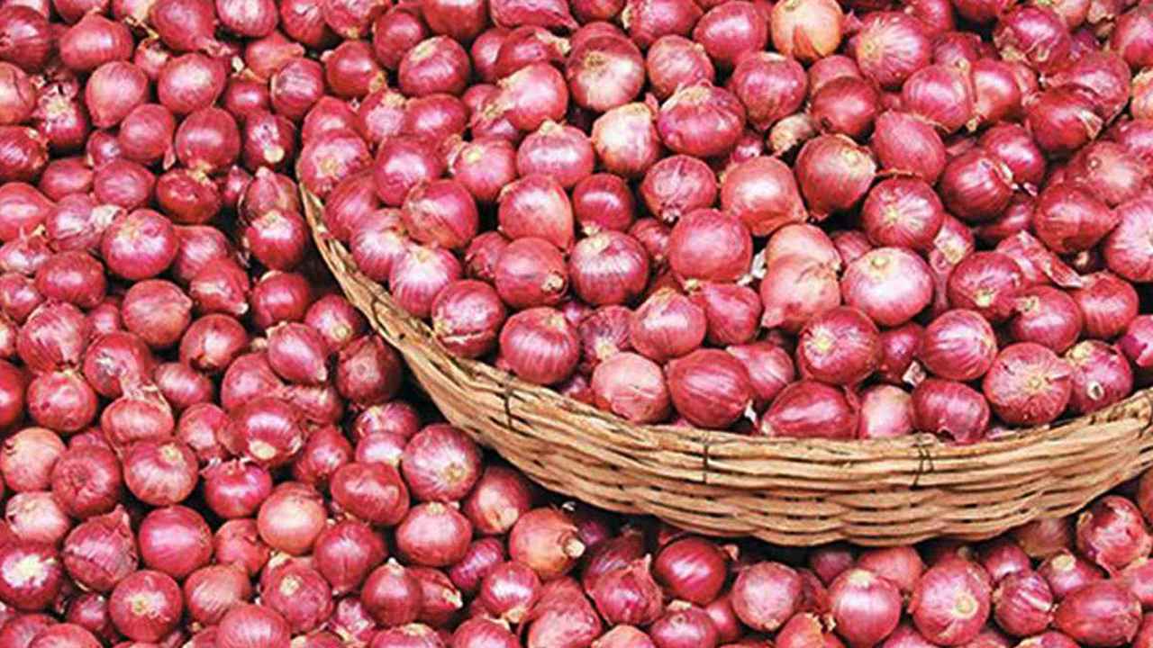 আজ পেঁয়াজ আমদানির অনুমতি দেবে সরকার