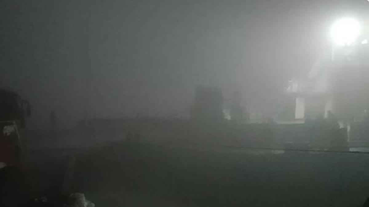 ঘন কুয়াশায় দৌলতদিয়া-পাটুরিয়া নৌ-রুটে ফেরি চলাচল বন্ধ