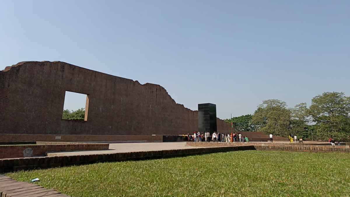 এ বছর রায়েরবাজার বধ্যভূমিতে শহীদ বুদ্ধিজীবীদের ছবি-নামফলক নেই