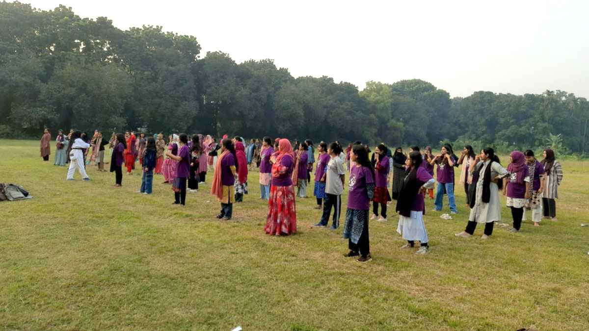 রাবির ১০০ ছাত্রীকে আত্মরক্ষা কৌশল ও আত্মবিশ্বাস উন্নয়ন প্রশিক্ষণ