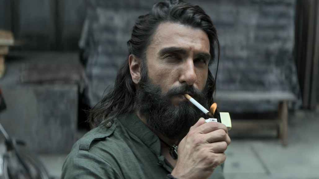 বির্তকের মাঝেও অগ্রিম টিকিট বিক্রিতে বাজিমাত্র রণবীরের সিনেমা