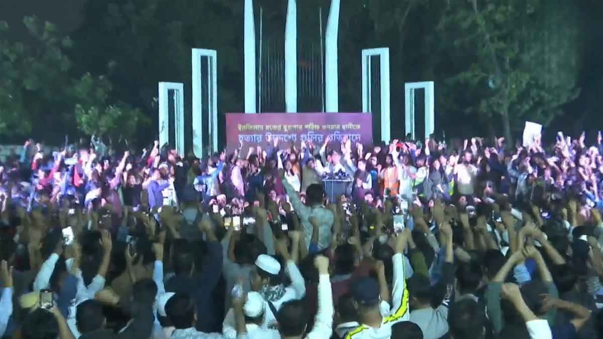 সর্বদলীয় প্রতিরোধ সমাবেশে শপথ বাক্য পাঠ করালেন মাহমুদুর রহমান