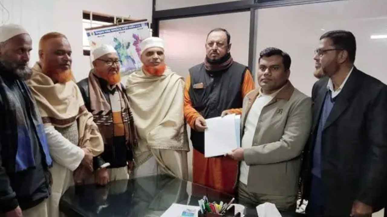 শেরপুরে স্বতন্ত্র প্রার্থী হিসেবে মনোনয়ন নিলেন বাদশাহ