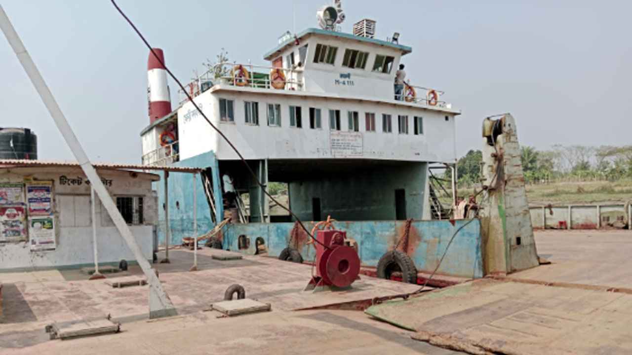 শরীয়তপুর-চাঁদপুর নৌরুটে ফেরি চলাচল শুরু