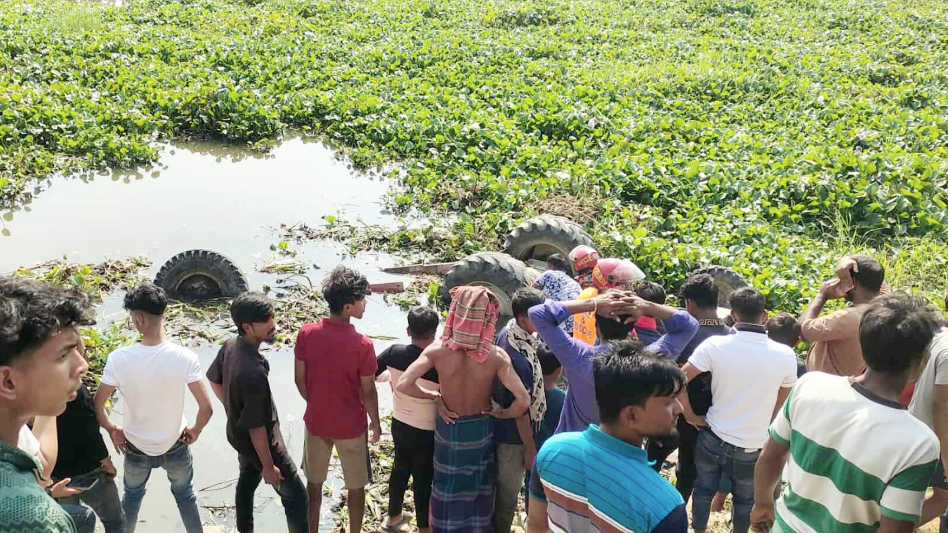 কুমিল্লায় ট্রলি উল্টে একই পরিবারের ৩ নারী নিহত