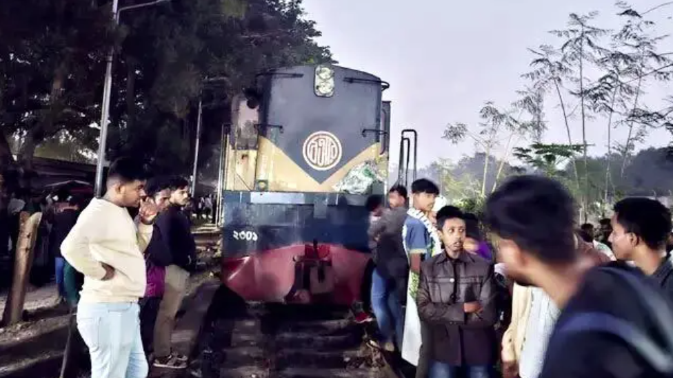 তিন ঘণ্টা পর ঢাকা-ময়মনসিংহ ট্রেন চলাচল শুরু