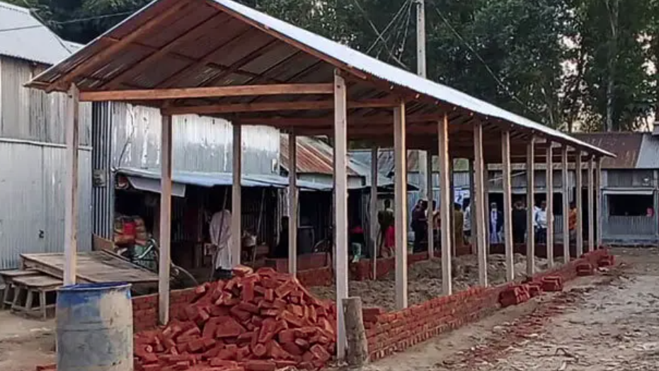 চিলমারীতে সরকারি রাস্তা দখল করে দোকান নির্মাণের অভিযোগ