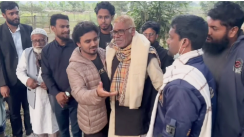 তারাপুরে মুক্তিযোদ্ধাদের কবরস্থান পরিদর্শনে বৈষম্যবিরোধী ছাত্রনেতারা