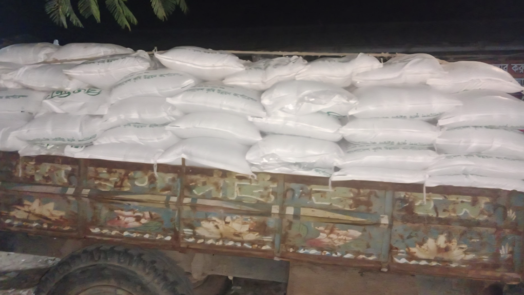 নওগাঁয় ১৩০ বস্তা ডিএপি ও ৩০ বস্তা টিএসপি সার আটক