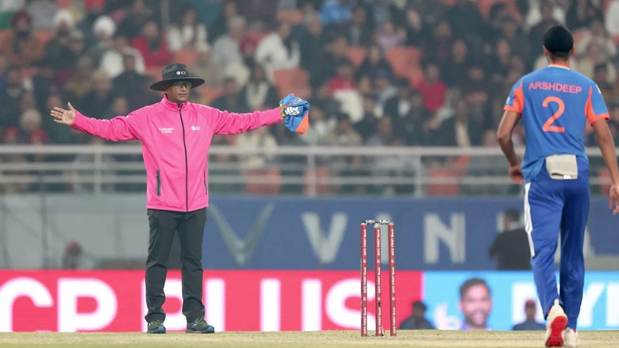 ৭ ওয়াইড দিয়ে আফগান পেসারের রেকর্ডে ভাগ বসালেন আর্শদীপ