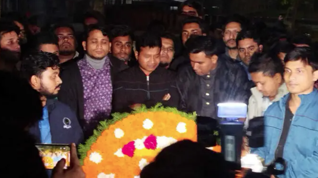 শহীদ বুদ্ধিজীবী দিবসের প্রথম প্রহরে ঢাবি ছাত্রদলের শ্রদ্ধা