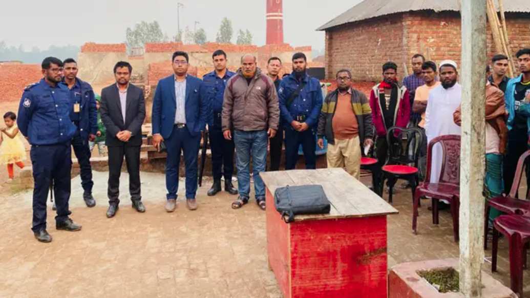 কুড়িগ্রামে দুই ইটভাটাকে ৩ লাখ ২০ হাজার টাকা জরিমানা