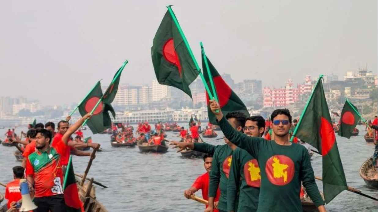 বুড়িগঙ্গায় জবি ছাত্রশিবিরের ব্যতিক্রমী বিজয় নৌ র‍্যালি