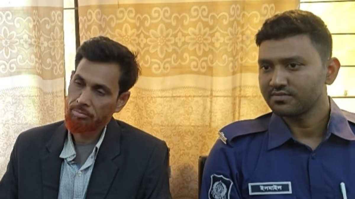 ‘ইউএনওর গাড়ি থামিয়ে চাকরিচ্যুত শিক্ষকের চাঁদা দাবি’