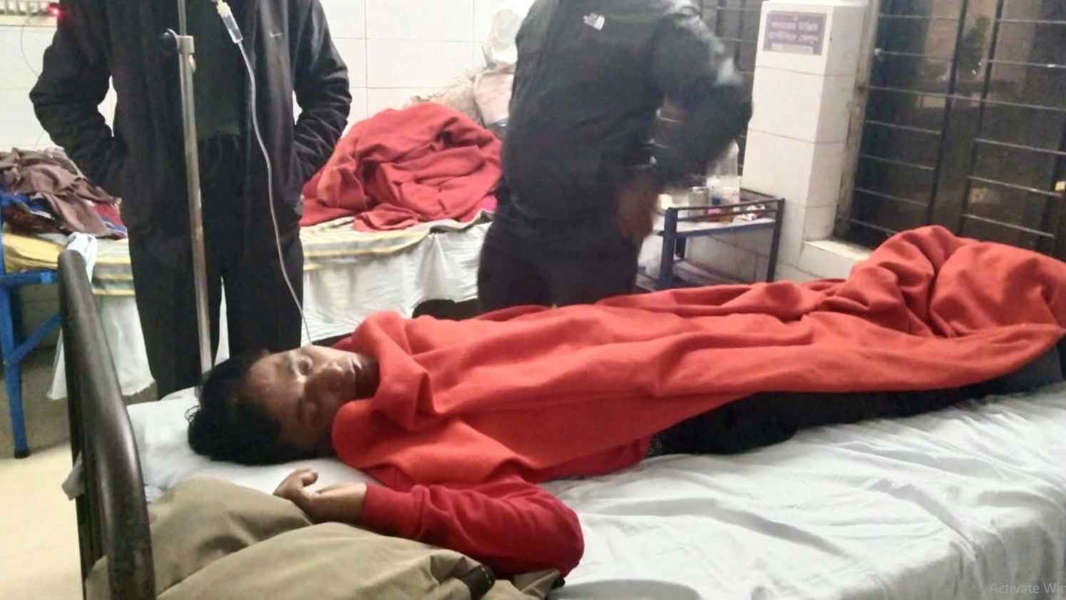 সার না পাওয়ায় কৃষি কর্মকর্তার দাঁত ভেঙে দিলেন বিক্ষুব্ধ কৃষকরা