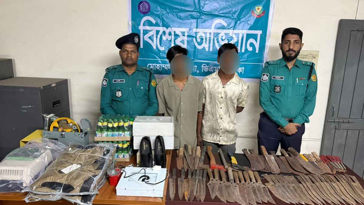 রাজধানীতে বিপুল ধারালো অস্ত্র ও চোরাই মালামাল উদ্ধার
