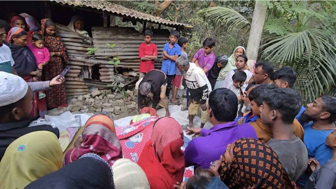 নওগাঁয় বাসচাপায় দুই মোটরসাইকেল আরোহী নিহত