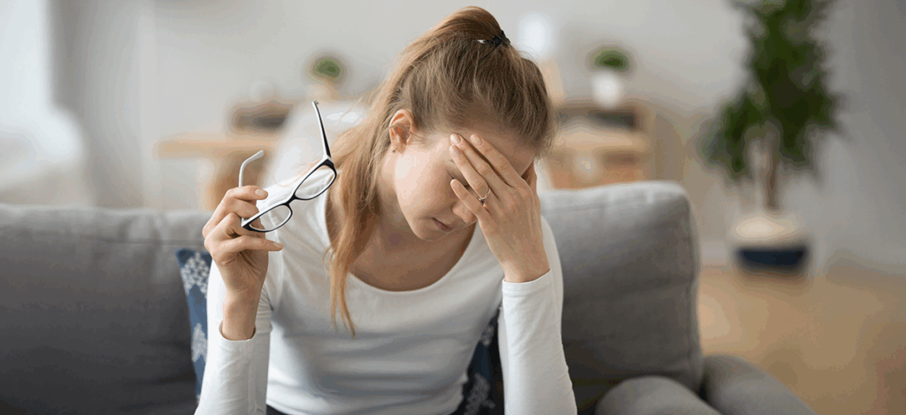 Woman-experiencing-dizziness-seeking-an-evaluation-by-an-ENT-specialist-1024x469