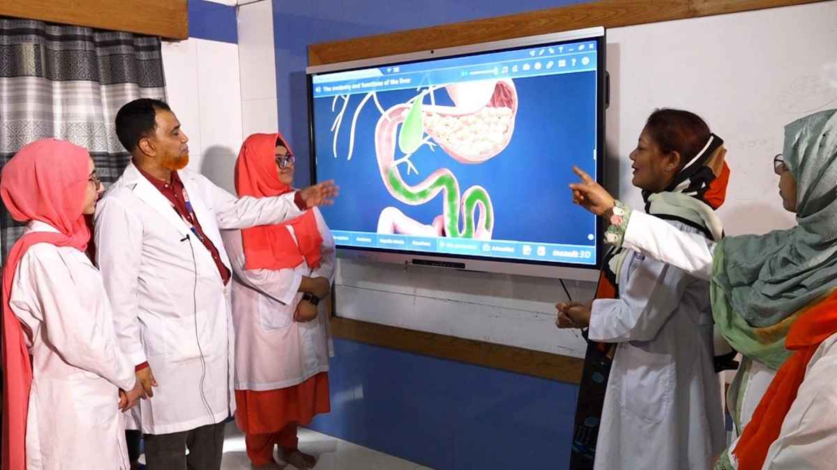 আদ্-দ্বীন মেডিকেল কলেজে থ্রিডি অ্যানিমেশন মনিটর উদ্বোধন