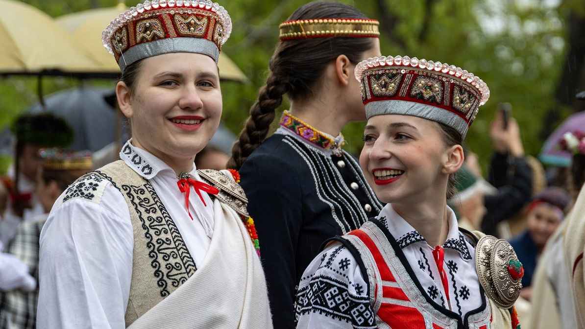 পুরুষের অভাবে যে দেশে ‘অস্থায়ী স্বামী’ ভাড়া করছেন নারীরা!