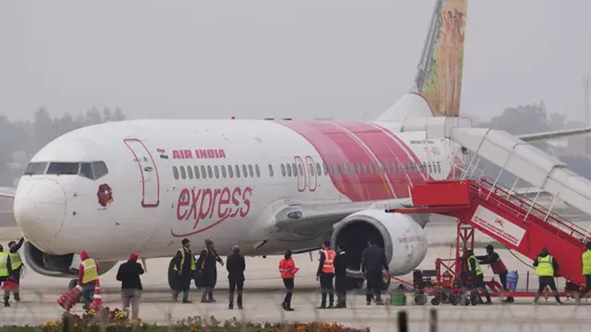 মাঝ আকাশে ত্রুটি: ১৬০ যাত্রী নিয়ে এয়ার ইন্ডিয়ার বিমানের জরুরি অবতরণ