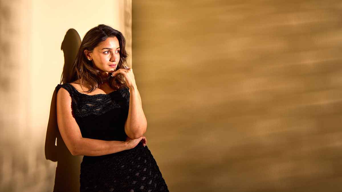 রেড সি-তে আলিয়ার স্টাইল স্টেটমেন্ট ও ‘আলফা’র বড় ঝলক