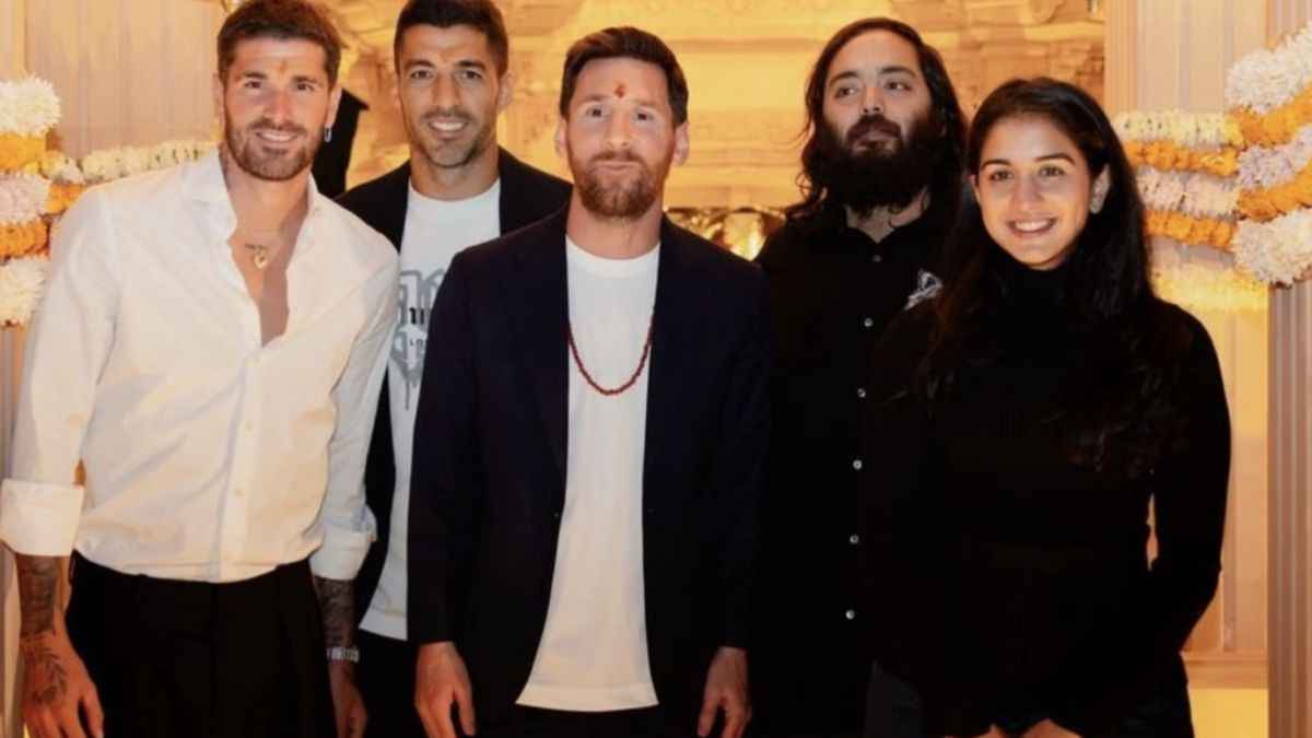 মেসিকে ১৪ কোটি টাকার ঘড়ি উপহার অনন্ত আম্বানির