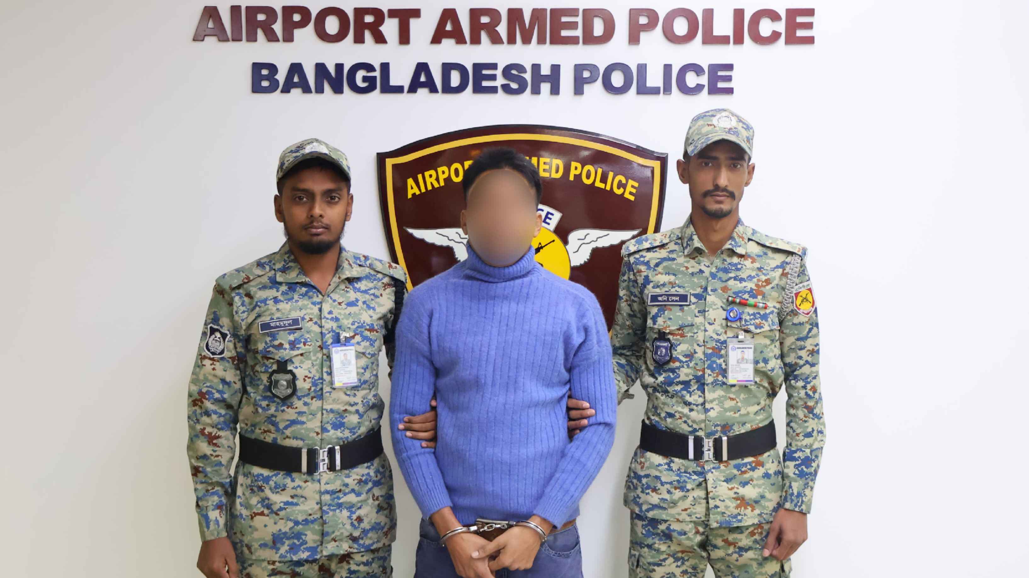 ফ্লাইটে মাদক পাচার: ৯৬৯ ইয়াবাসহ যাত্রী গ্রেফতার