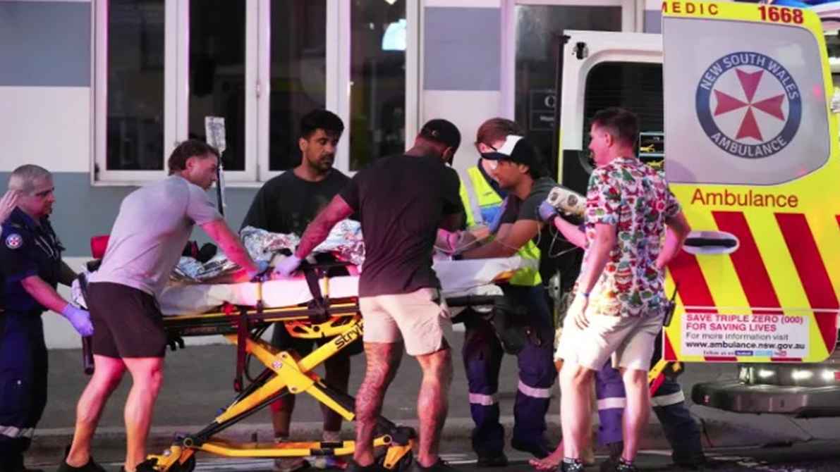 বন্দুকধারীর হামলায় রক্তাক্ত অস্ট্রেলিয়ার বন্ডি সৈকত, নিহত ১০