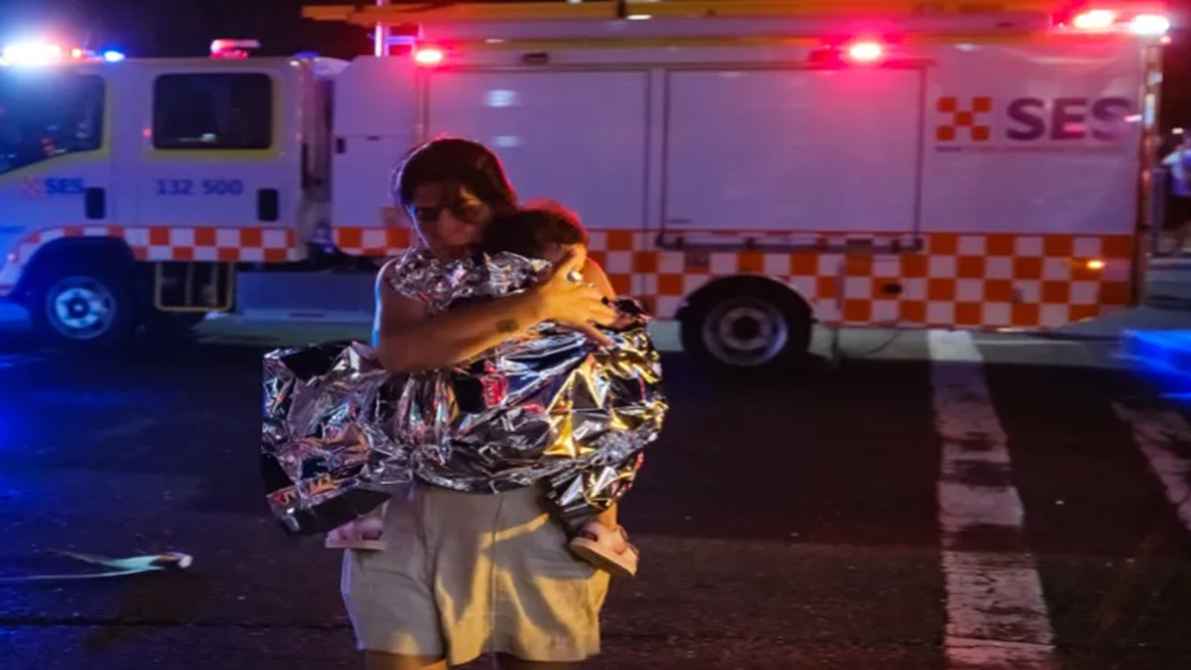 অস্ট্রেলিয়ার সৈকতে বন্দুকধারীর হামলায় প্রাণহানি বেড়ে ১৬