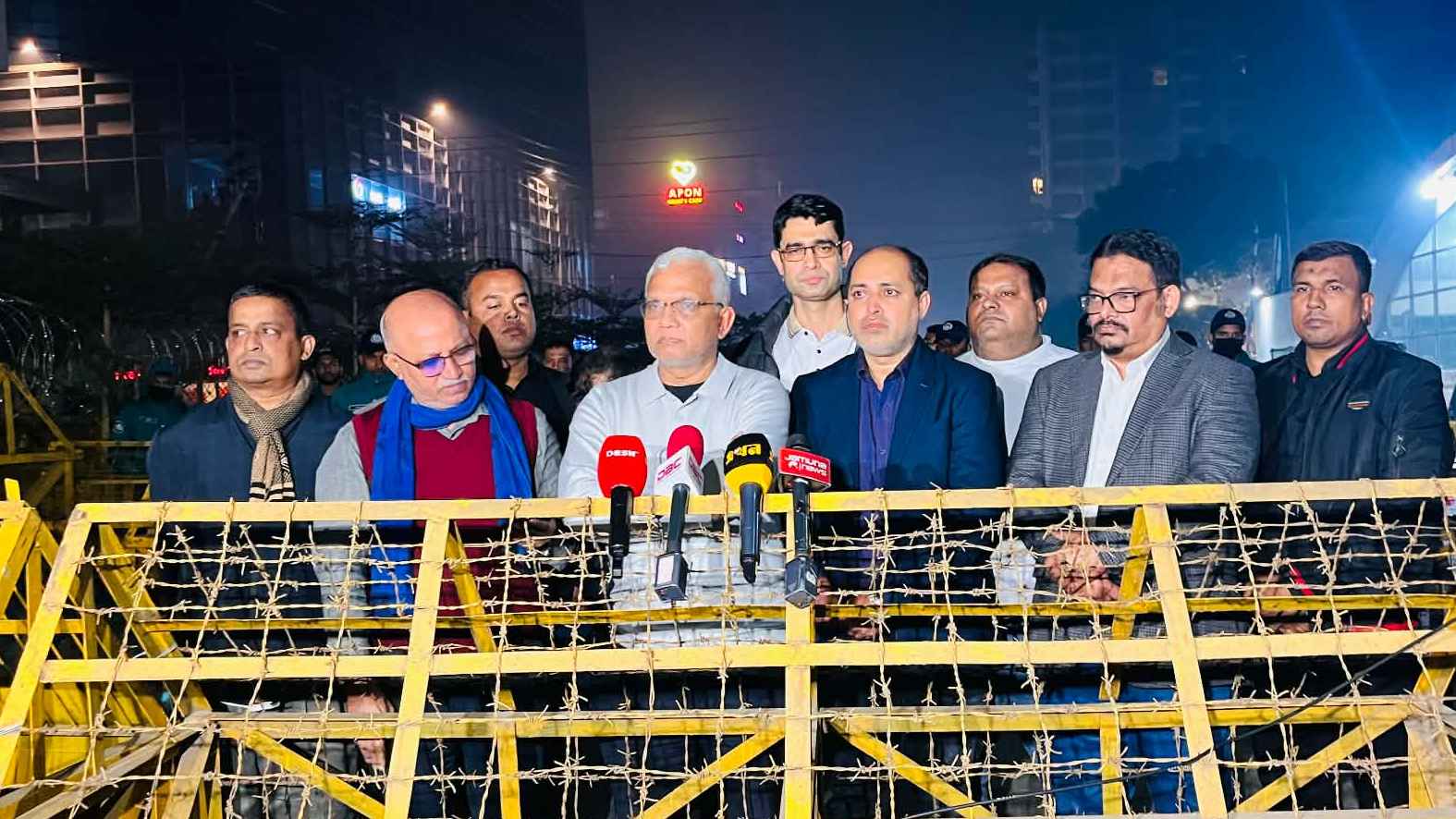 খালেদা জিয়া সংকটময় মুহুর্ত পার করছেন, সবার দোয়া চাইলেন চিকিৎসক