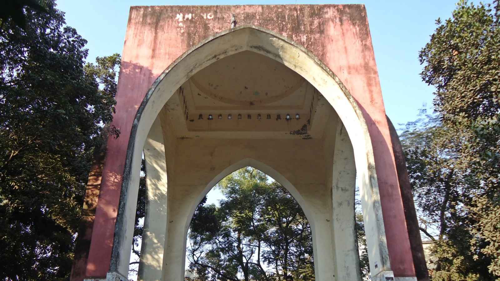 বাহাদুরশাহ পার্কে অজ্ঞাত লাশ উদ্ধার