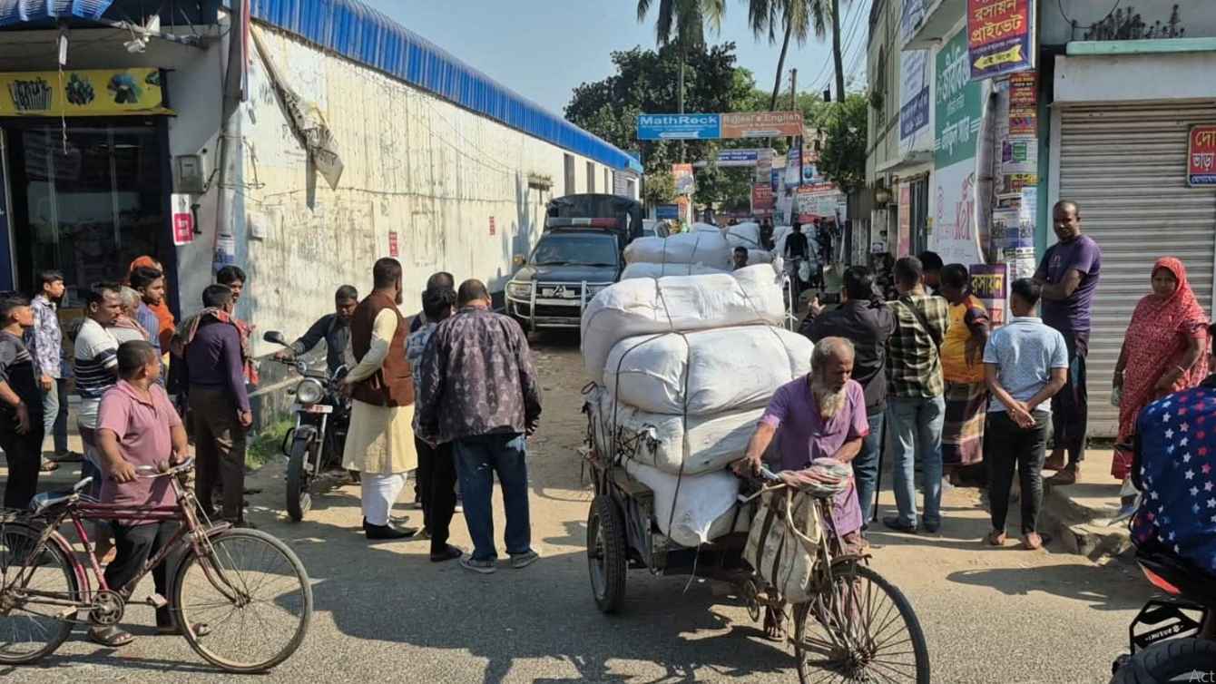 বগুড়ায় ২৬ টন পলিথিন জব্দ, তিনজনের জেল-জরিমানা