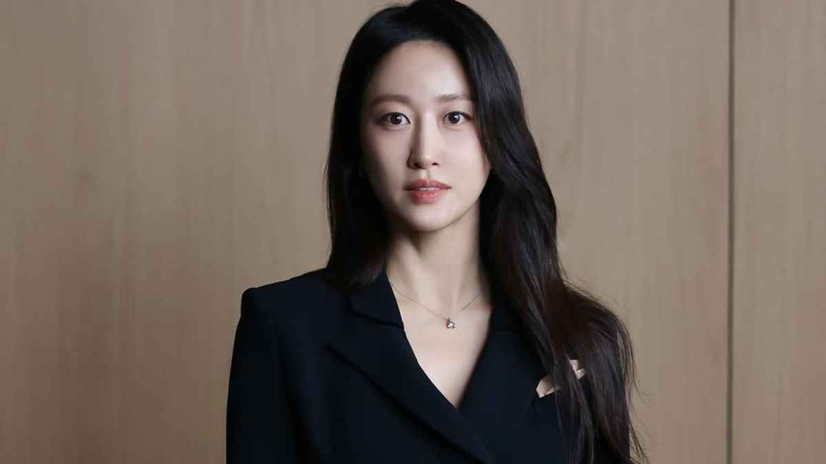 অভিনেত্রীর ক্রেডিট কার্ড চুরির অভিযোগে গ্রেফতার ১০