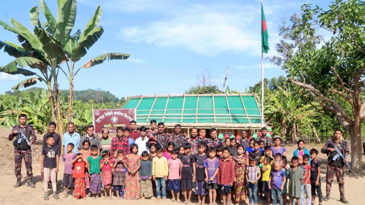 দুর্গম থানচি সীমান্তে বিজিবির উদ্যোগে বিদ্যালয় প্রতিষ্ঠা