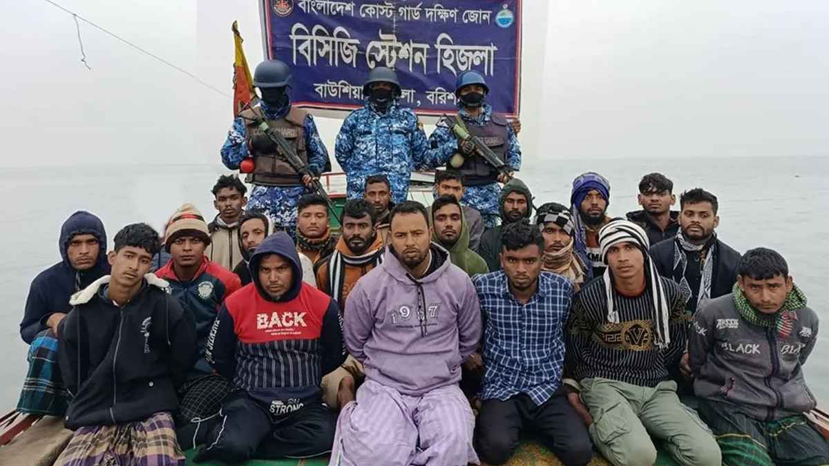 বালু উত্তোলনের সময় ৫৭ ড্রেজার জব্দ, গ্রেফতার ২০