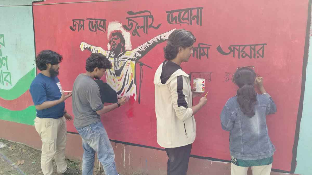 শহীদ ওসমান হাদির স্মরণে ঝালকাঠিতে গ্রাফিতি অঙ্কন