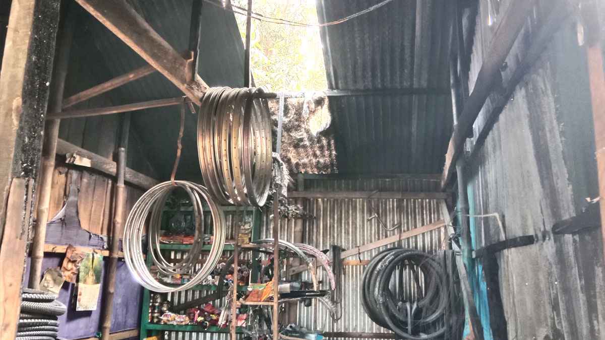 মাগুরায় যন্ত্রাংশের দোকানে দুর্বৃত্তদের আগুন