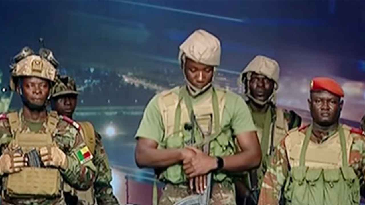 প্রেসিডেন্টকে অপসারণ করে বেনিনের ক্ষমতায় সেনাবাহিনী